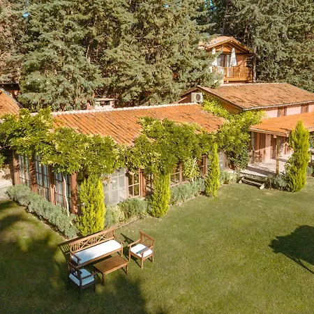 The House Hotel *